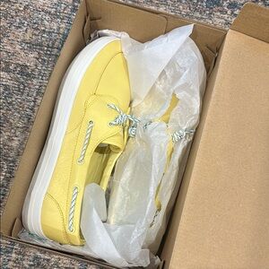 Butter Yellow Sperry Boat Shoes Size 10